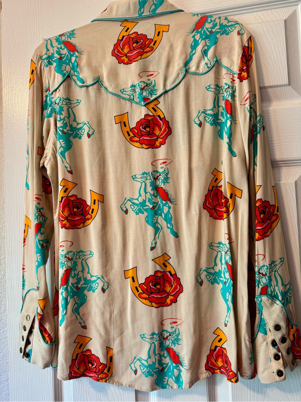 Wrangler Beige Button-Down Shirt with Red Rose & Teal Western Motif - Picture 2 of 8